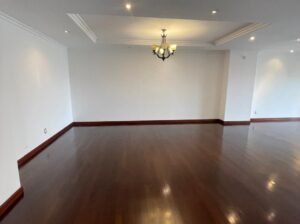 Apartamento en renta zona 14 Tadeus Ref-4057