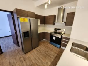 Apartamento en renta de 2 habitaciones en zona 10 Ref-4043